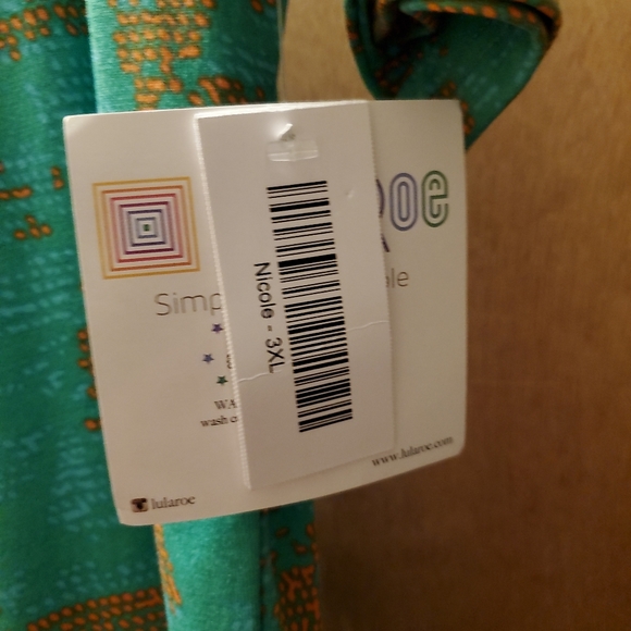 Plus size dress - Picture 3 of 4